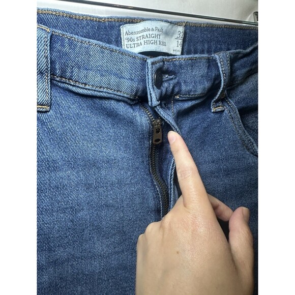 Abercrombie & Fitch 90's Straight Ultra High Rise Curve Love Blue Jeans 14R/32 - Picture 5 of 12